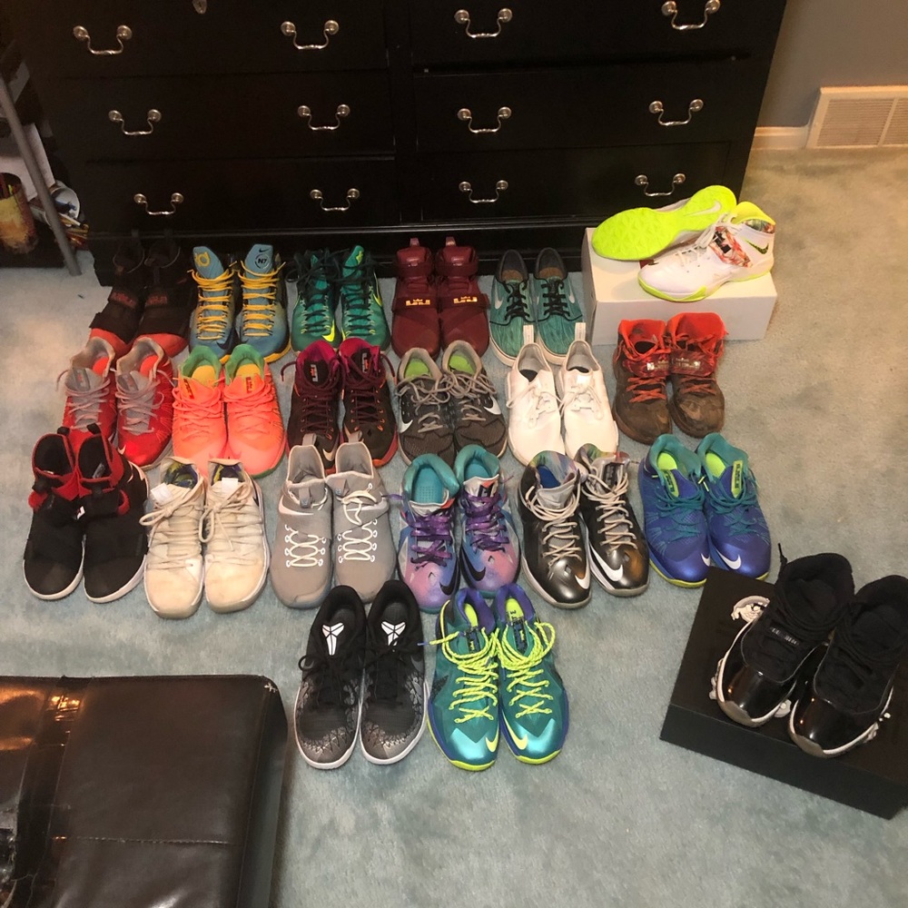 HUGE LOT OF SHOES FOR SALE!!!!!!